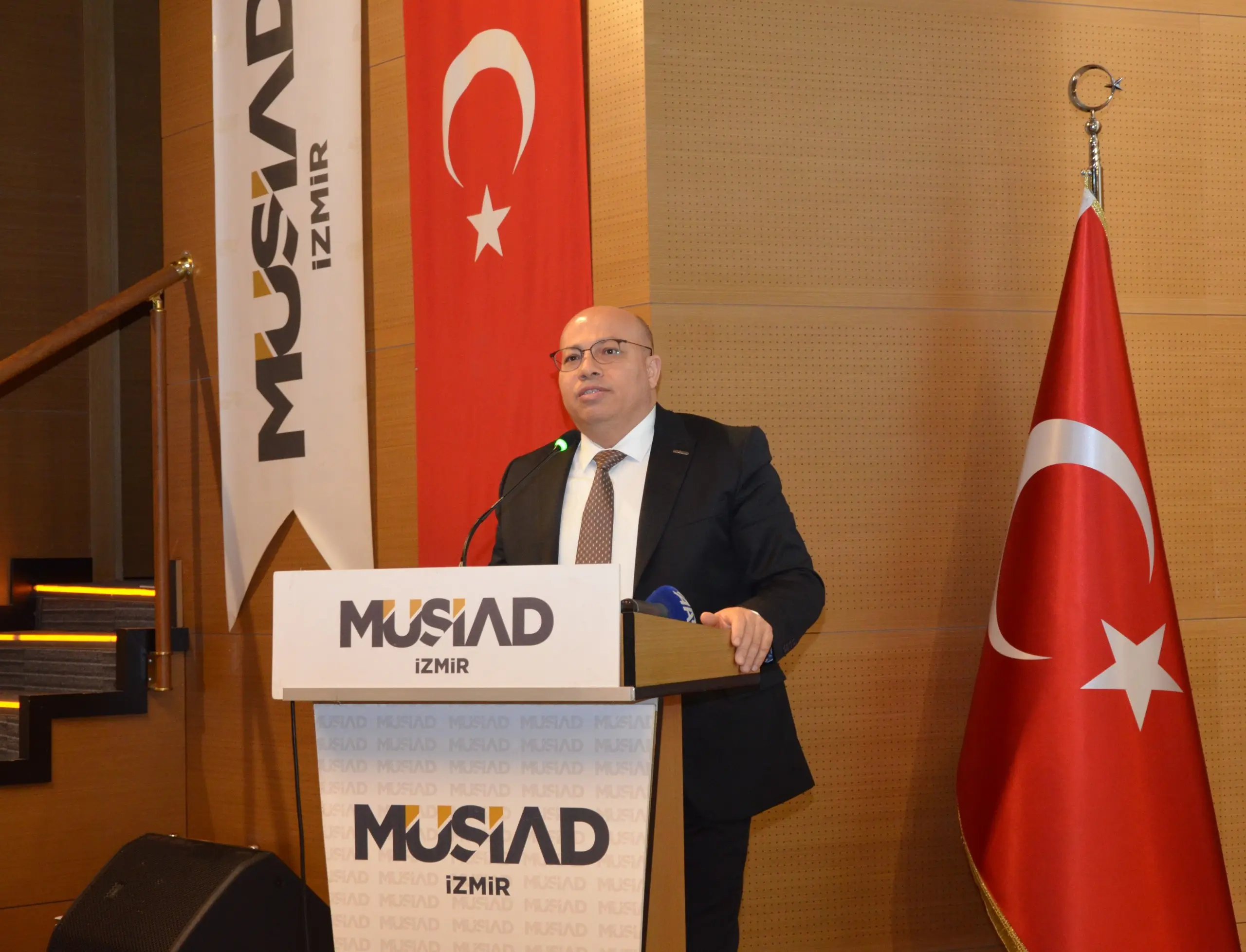 MÜSİAD İzmir Şubesi’nin 25. Olağan Genel Kurulunda Gökhan Temur yeniden Başkanlığına seçildi.